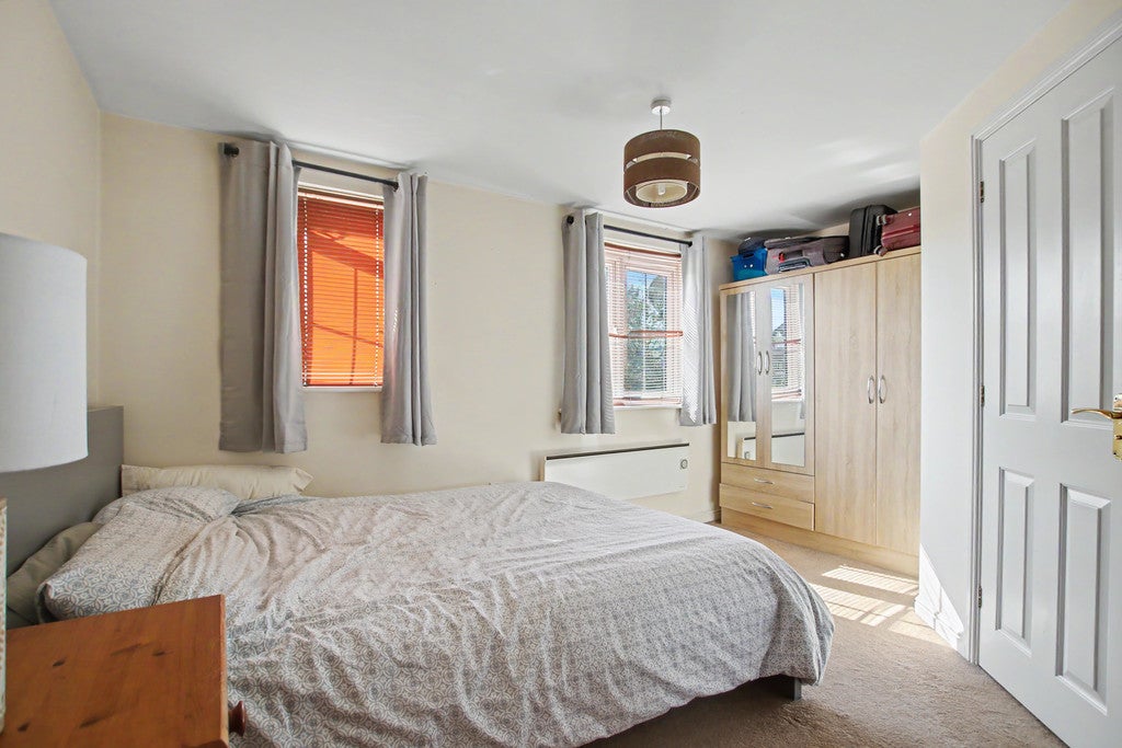 Flat Mirabella Close in Southampton