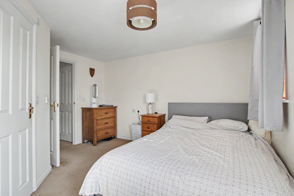 Flat Mirabella Close in Southampton