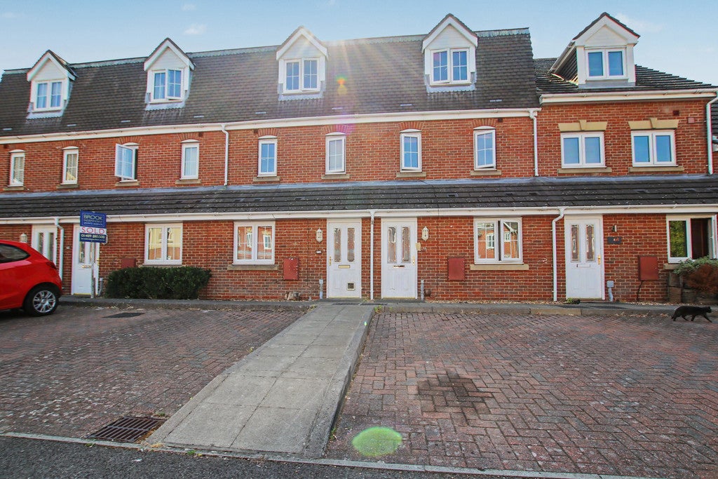 Flat Mirabella Close in Southampton