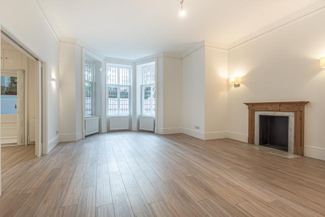 Flat Elsworthy Road in Greater London