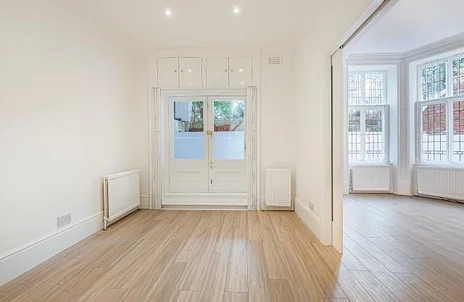 Flat Elsworthy Road in Greater London
