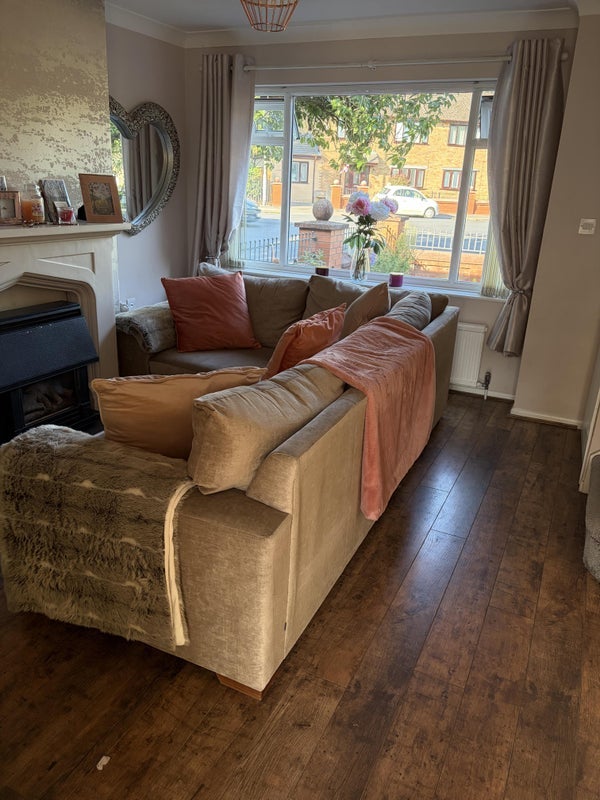 Room Droylsden Road in Manchester