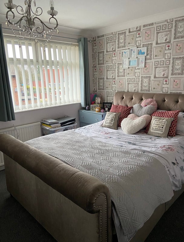 Room Droylsden Road in Manchester