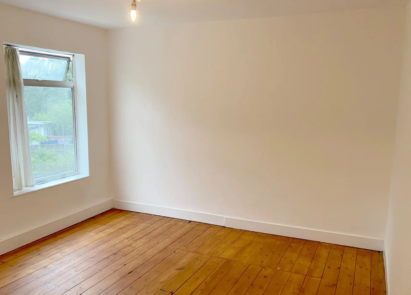 Room Haldan Road in Greater London