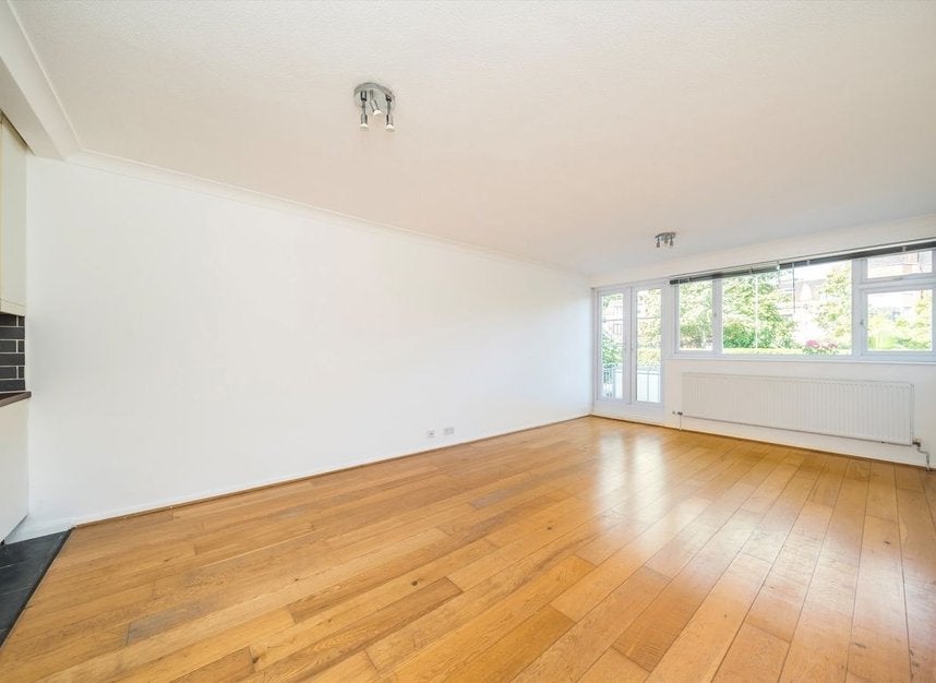 Flat Putney Hill in Greater London