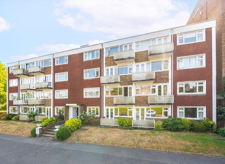 Flat Putney Hill in Greater London