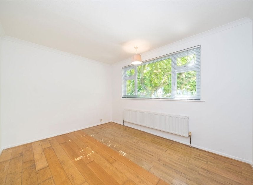 Flat Putney Hill in Greater London