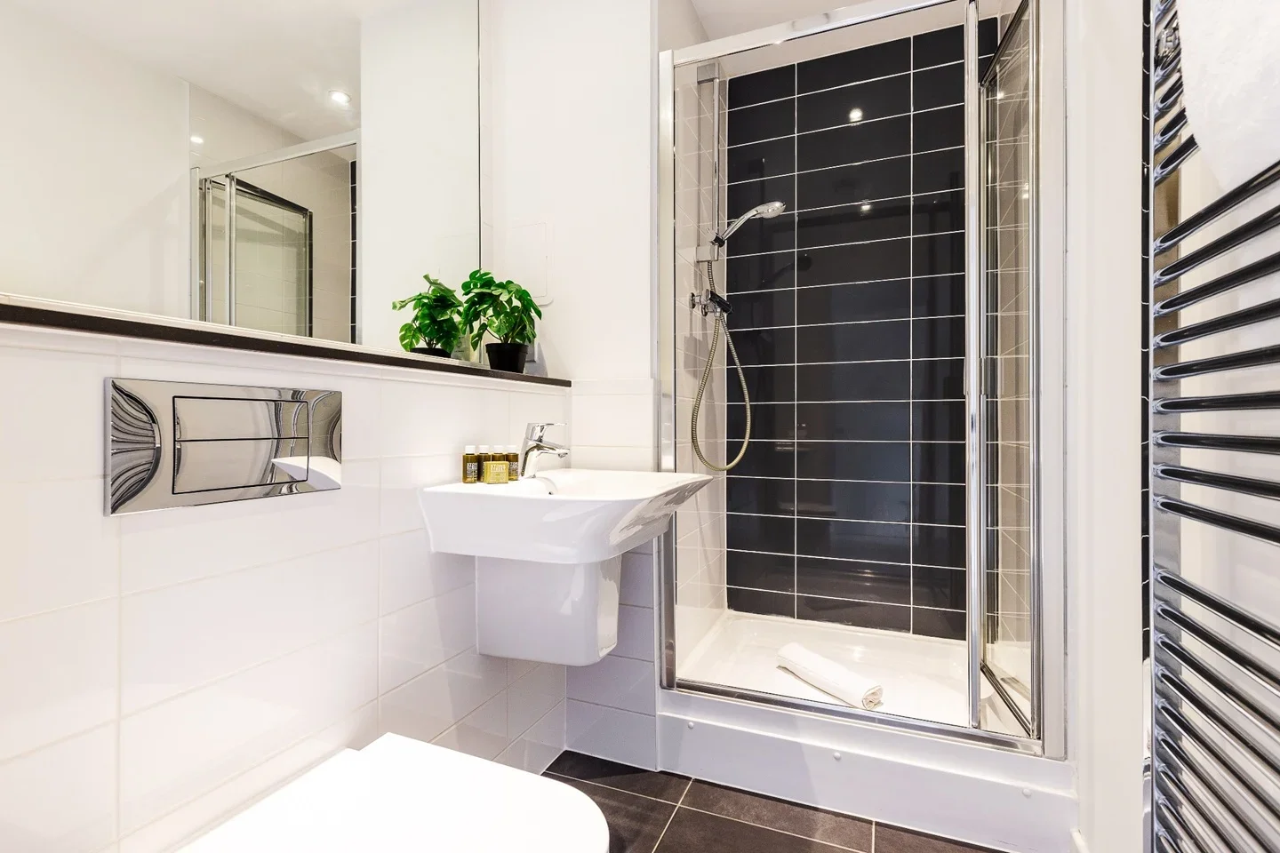Flat Rushton Walk in Greater London