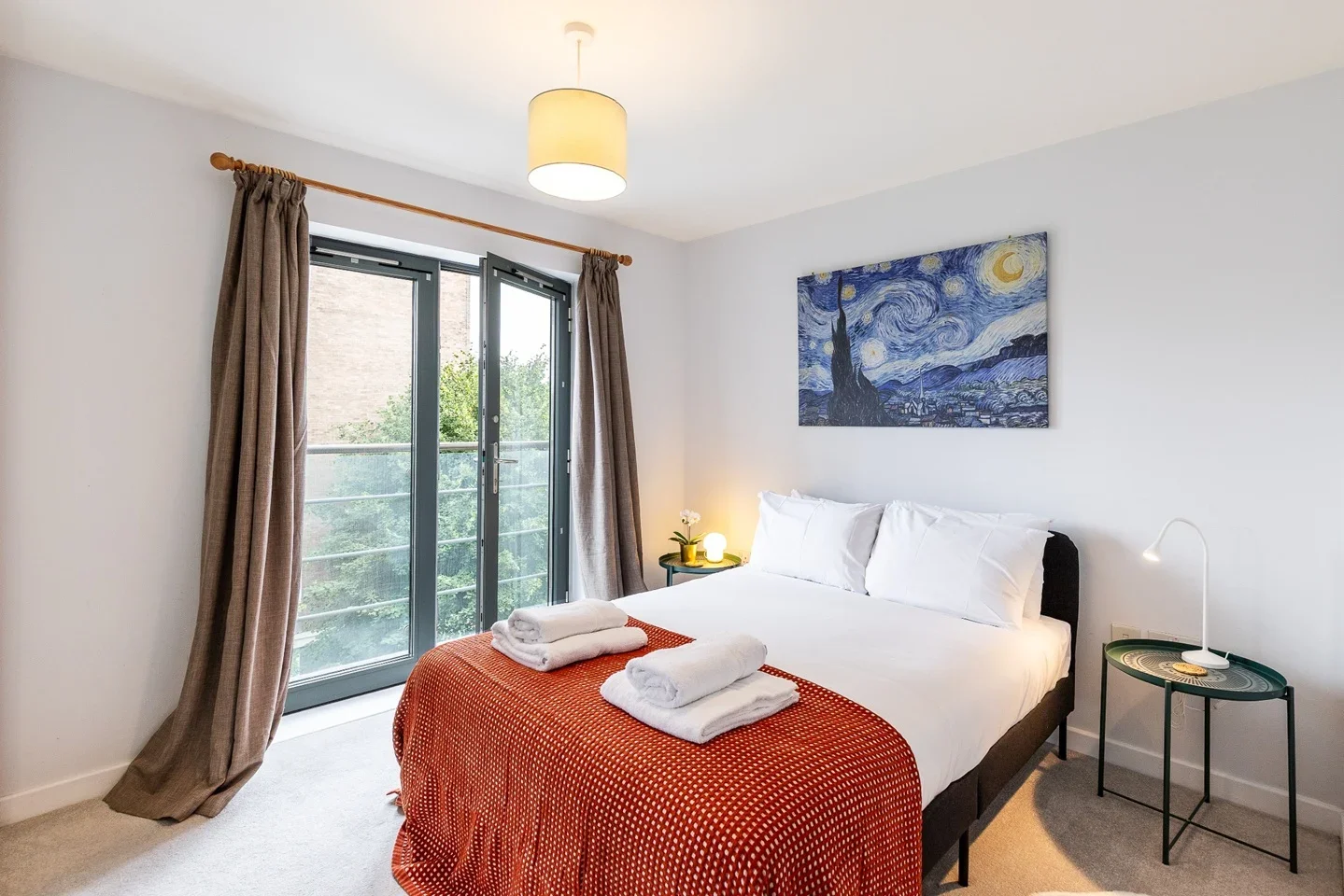 Flat Rushton Walk in Greater London