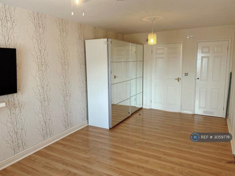 Flat Garth Road in Greater London