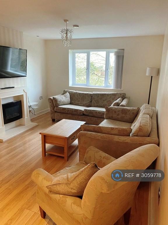 Flat Garth Road in Greater London