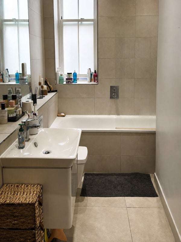 Room Manor Place in Greater London
