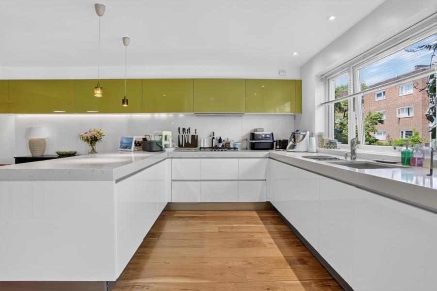 House Woodsford Square in Greater London