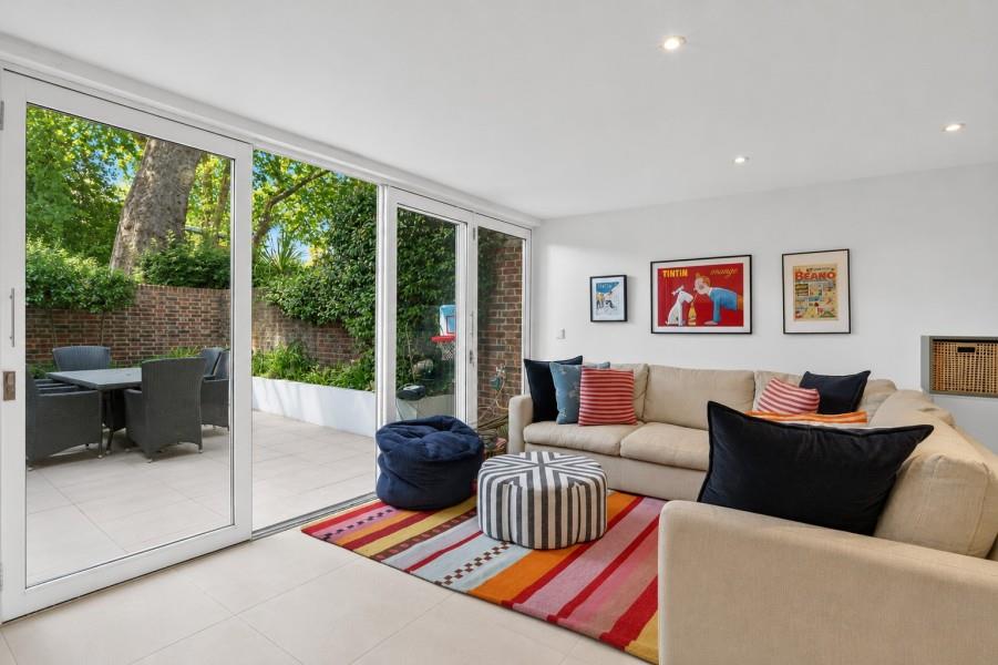 House Woodsford Square in Greater London