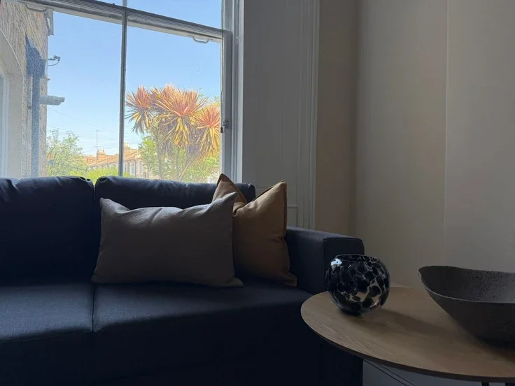 Flat Askew Crescent in Greater London