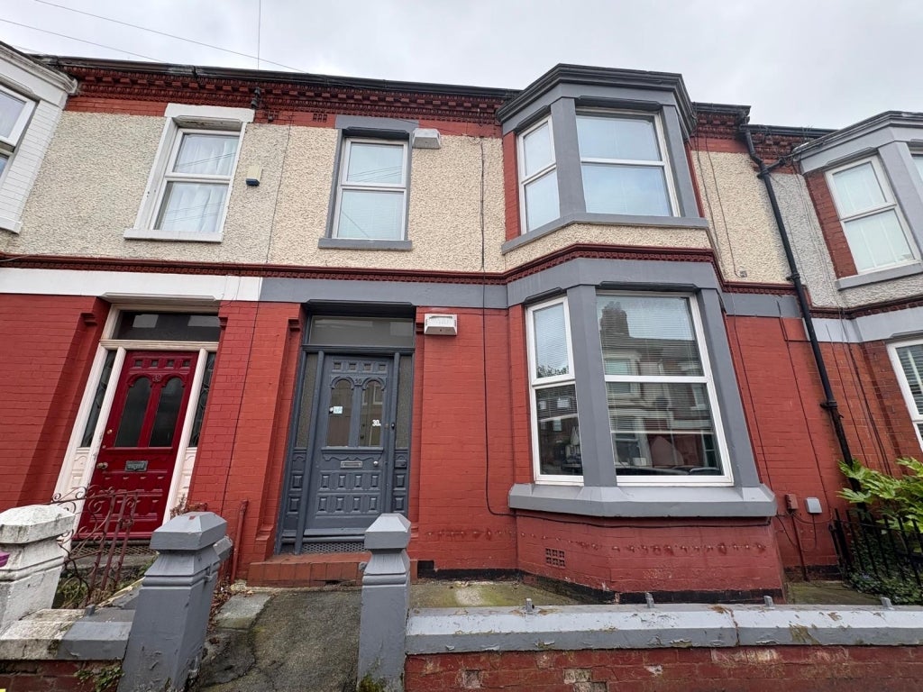 Flat Courtland Road in Liverpool