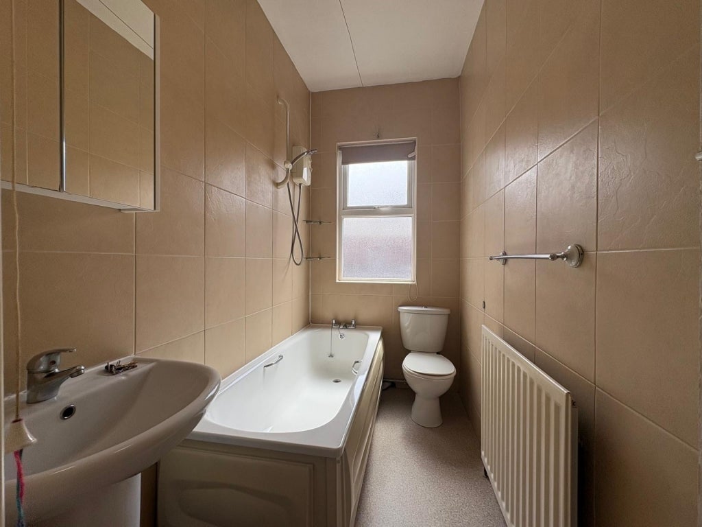 Flat Courtland Road in Liverpool