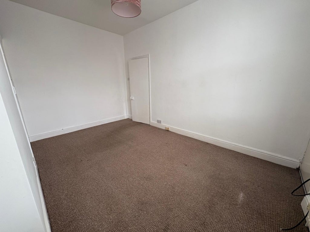 Flat Courtland Road in Liverpool