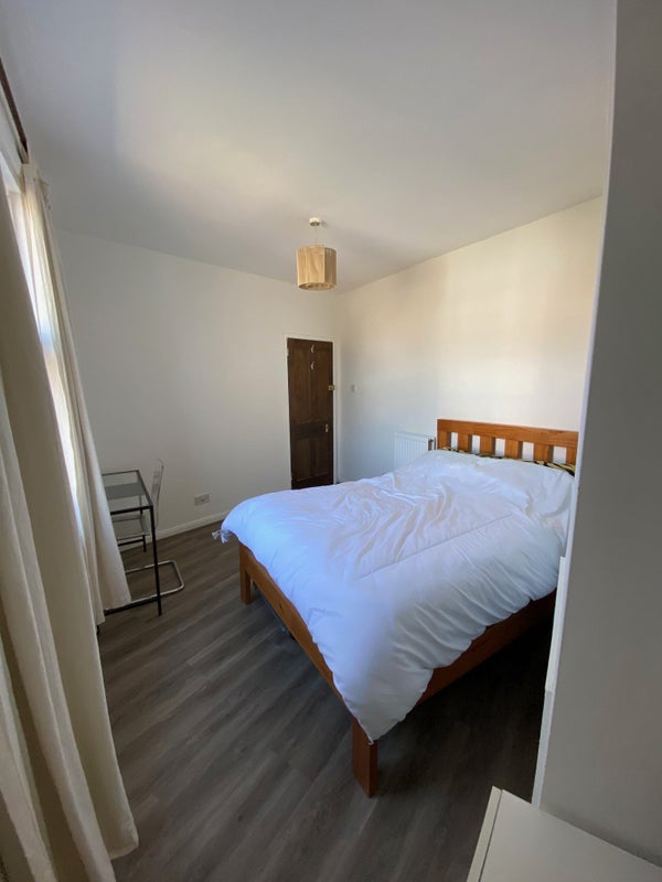 Room Brampton Road in Greater London