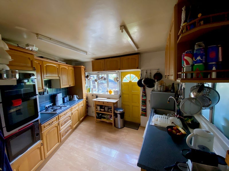 Room Brampton Road in Greater London
