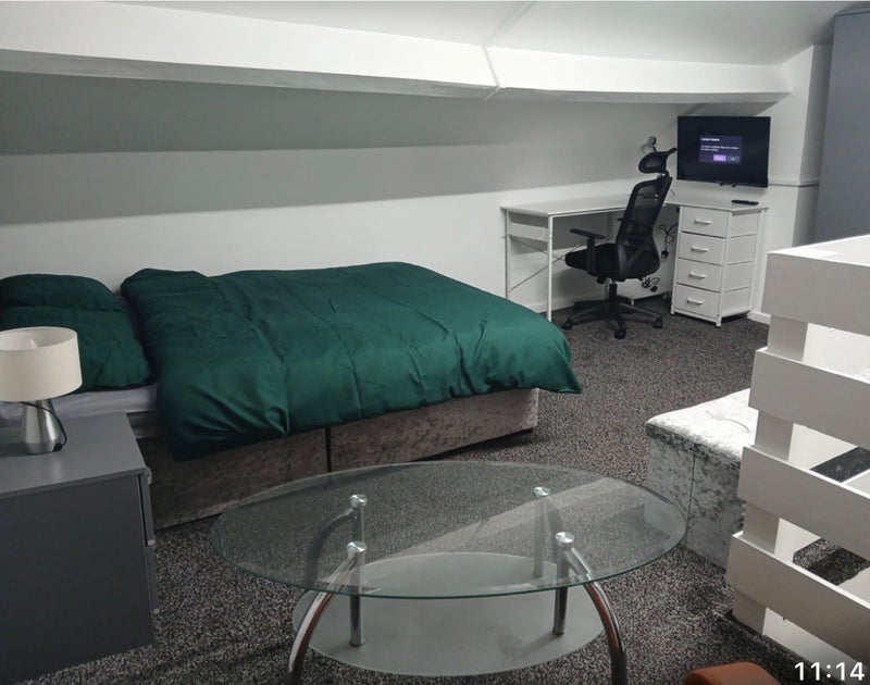Room Prescot Road in Liverpool