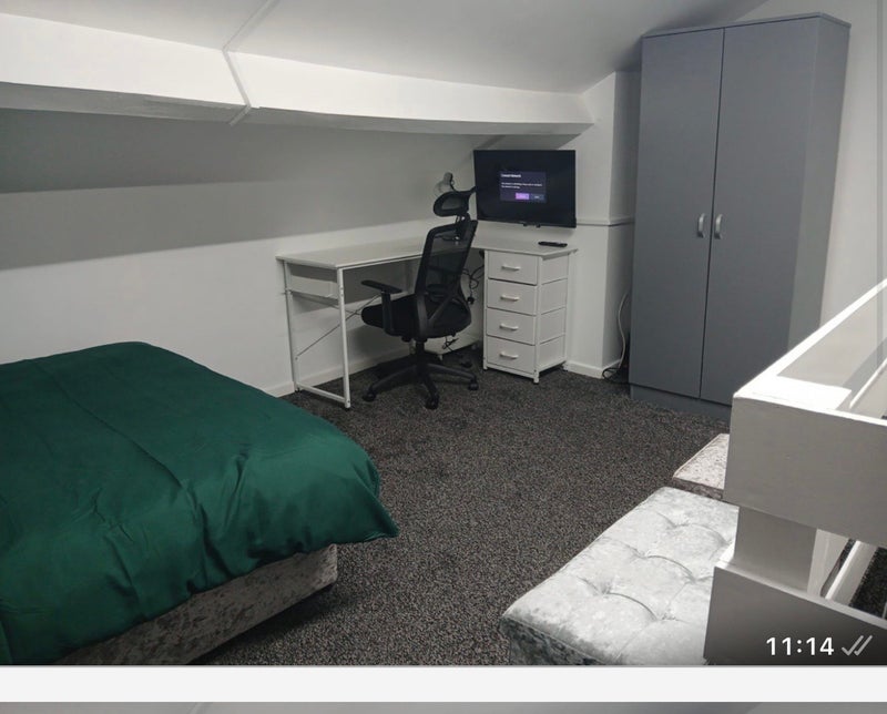 Room Prescot Road in Liverpool