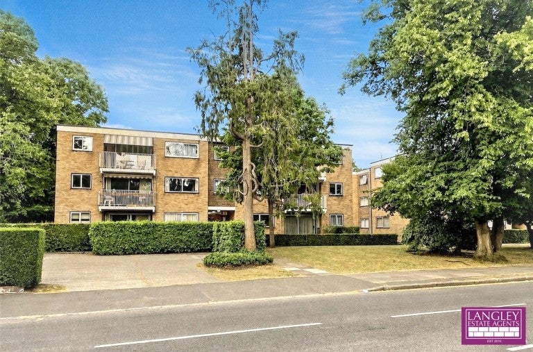 Flat Wickham Road in Greater London