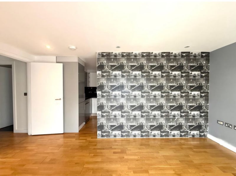 Room Dukes Way in Greater London