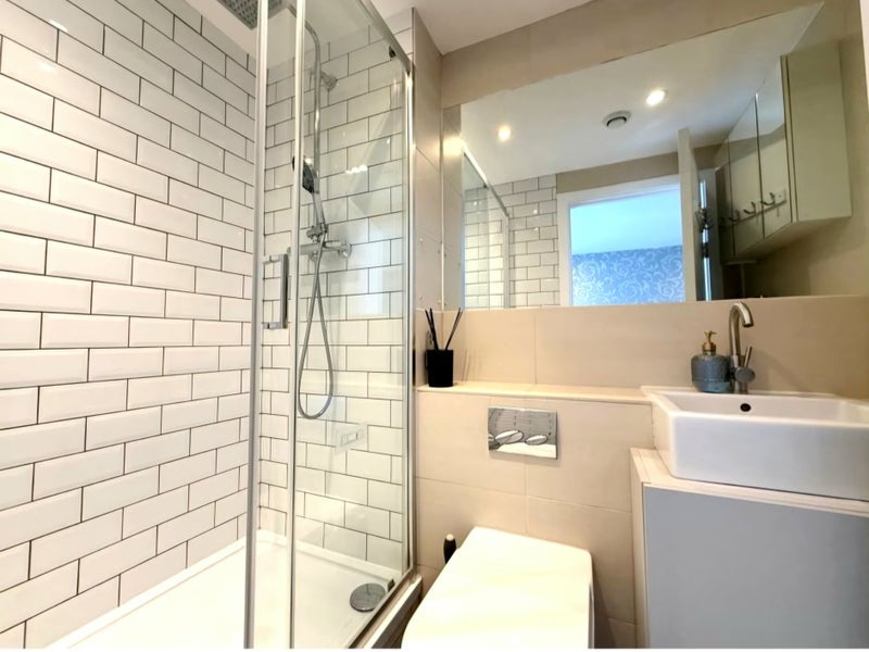 Room Dukes Way in Greater London