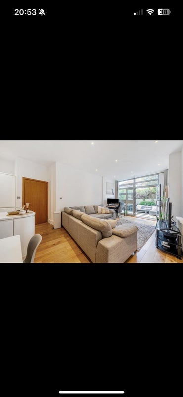 Flat Romeyn Road in Greater London