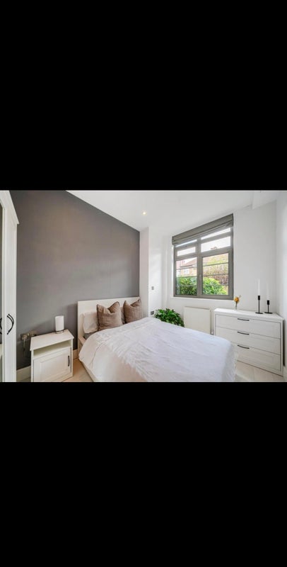 Flat Romeyn Road in Greater London