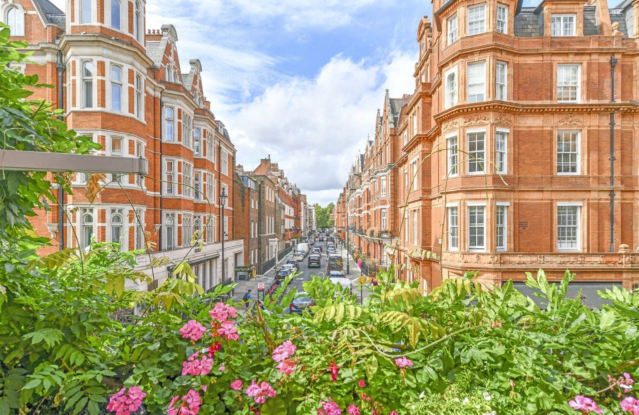 Flat North Audley Street in City of Westminster