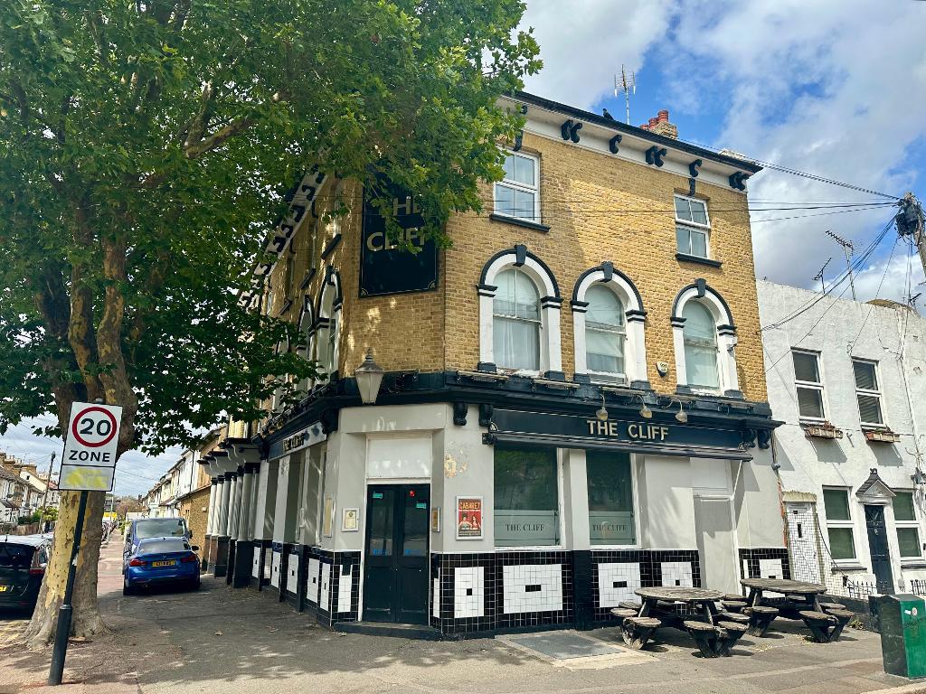 Room Park Street in Southend-on-Sea