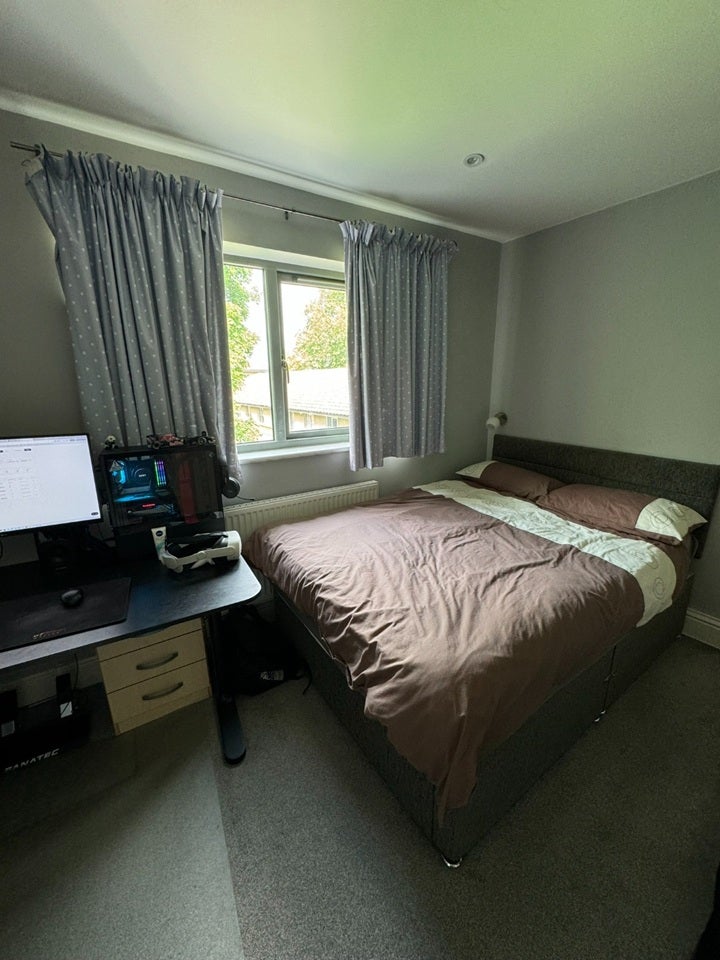 Room Saunders Ness Road in Greater London