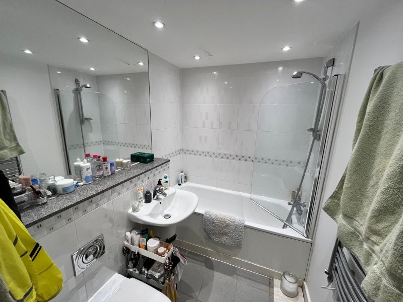 Room Warton Road in Greater London