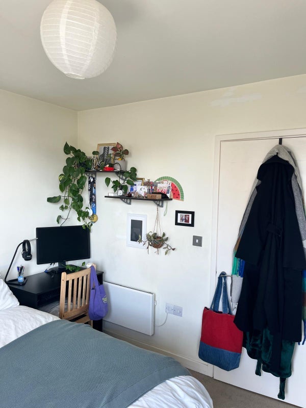 Room Warton Road in Greater London