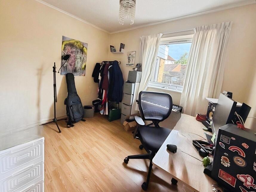 Flat Lyndhurst Court in Hove