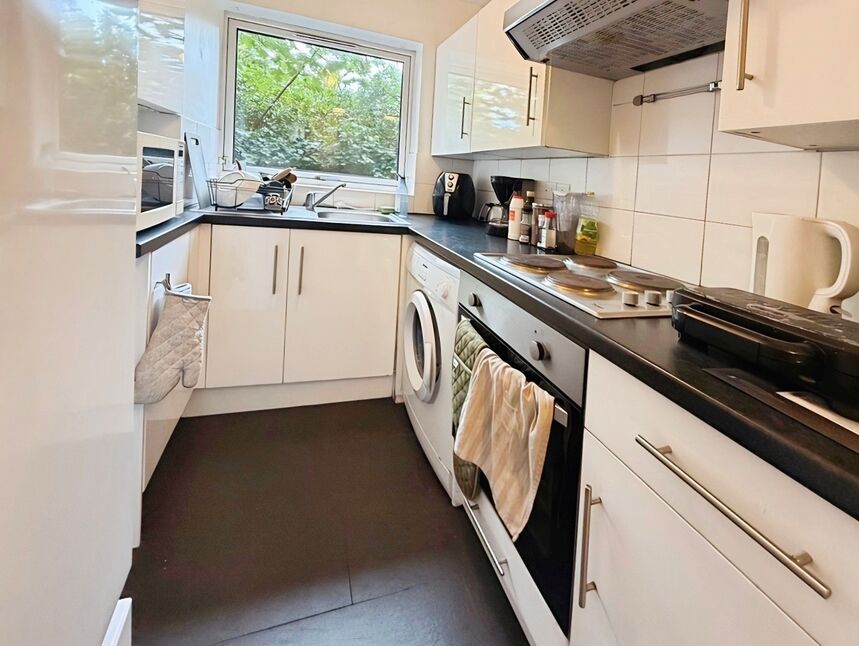 Flat Lyndhurst Court in Hove