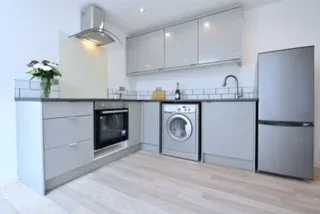 Flat Dawlish Avenue in Greater London