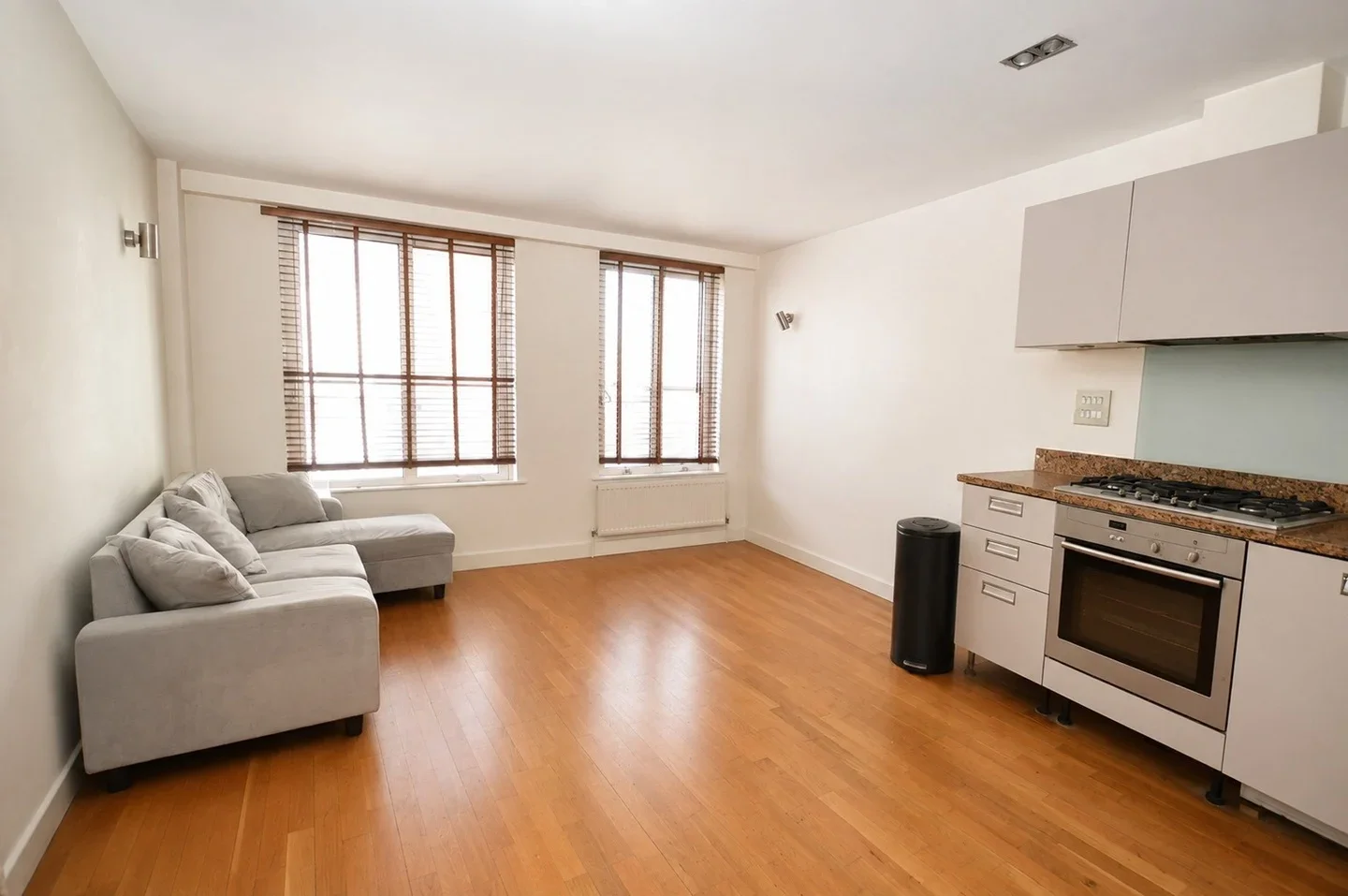 Flat Enfield Road in Greater London