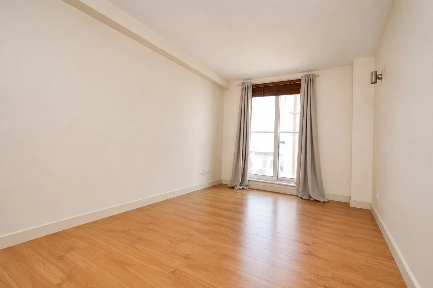 Flat Enfield Road in Greater London