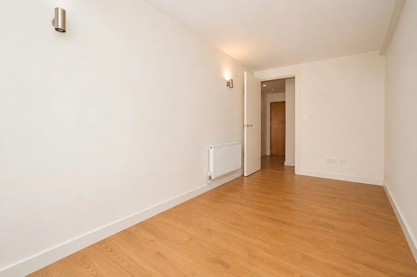 Flat Enfield Road in Greater London
