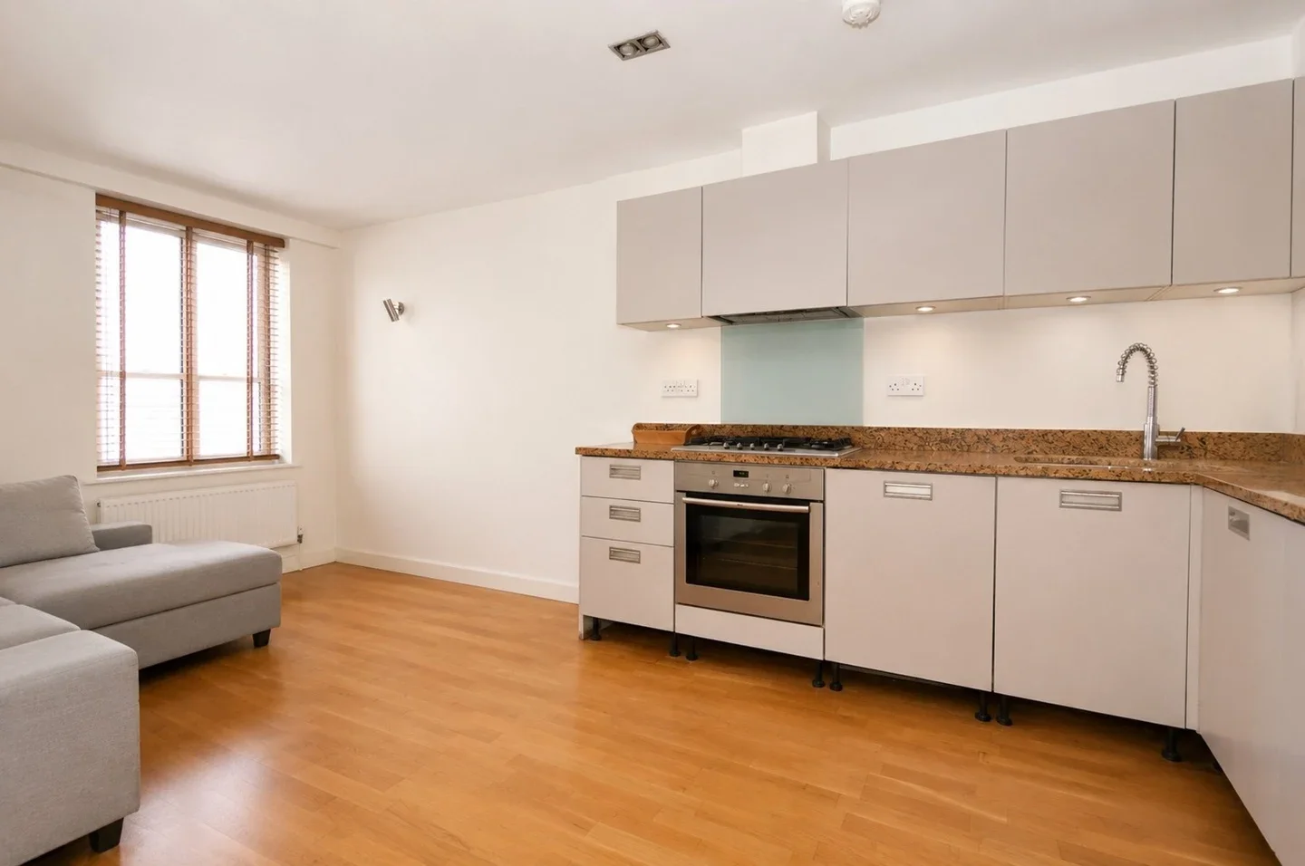 Flat Enfield Road in Greater London