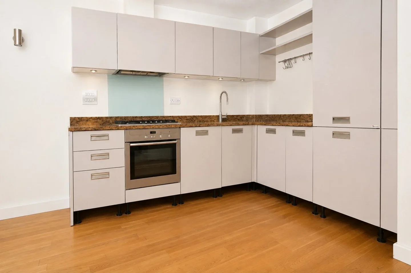Flat Enfield Road in Greater London
