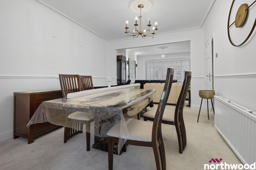 House Headley Drive in Greater London