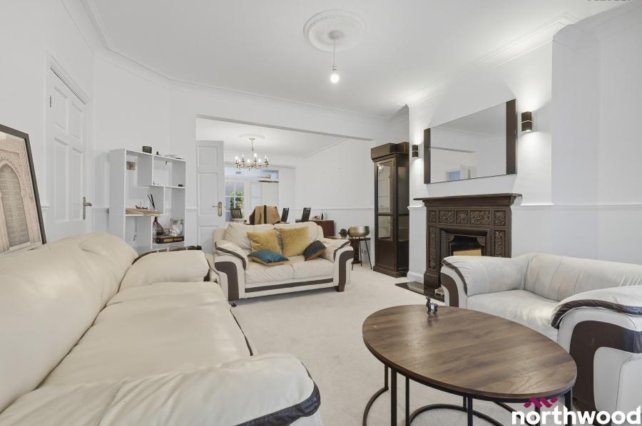 House Headley Drive in Greater London