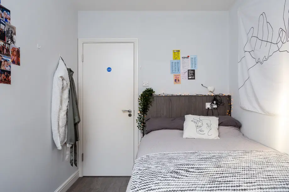 Flat Thornville Court in Leeds