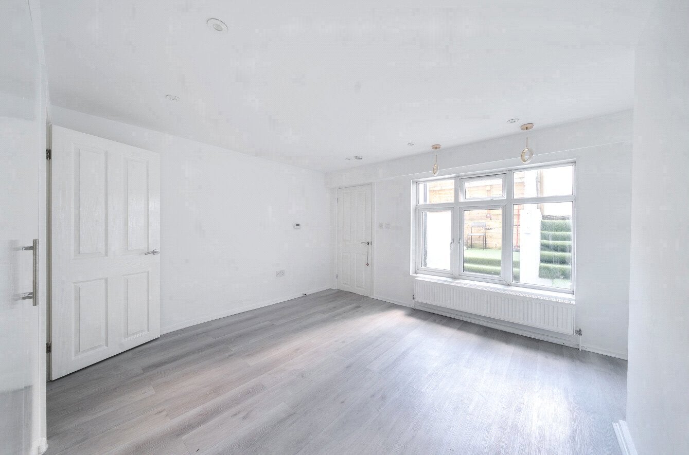 Flat Portland Road in Greater London