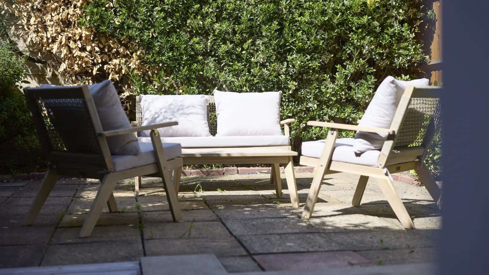 Flat Barcombe Avenue in Greater London