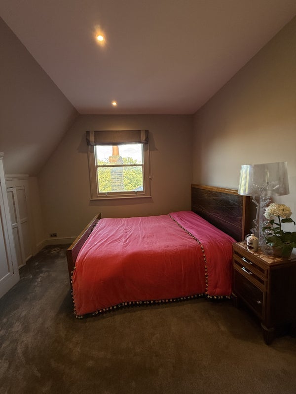Room Twyford Avenue in Greater London